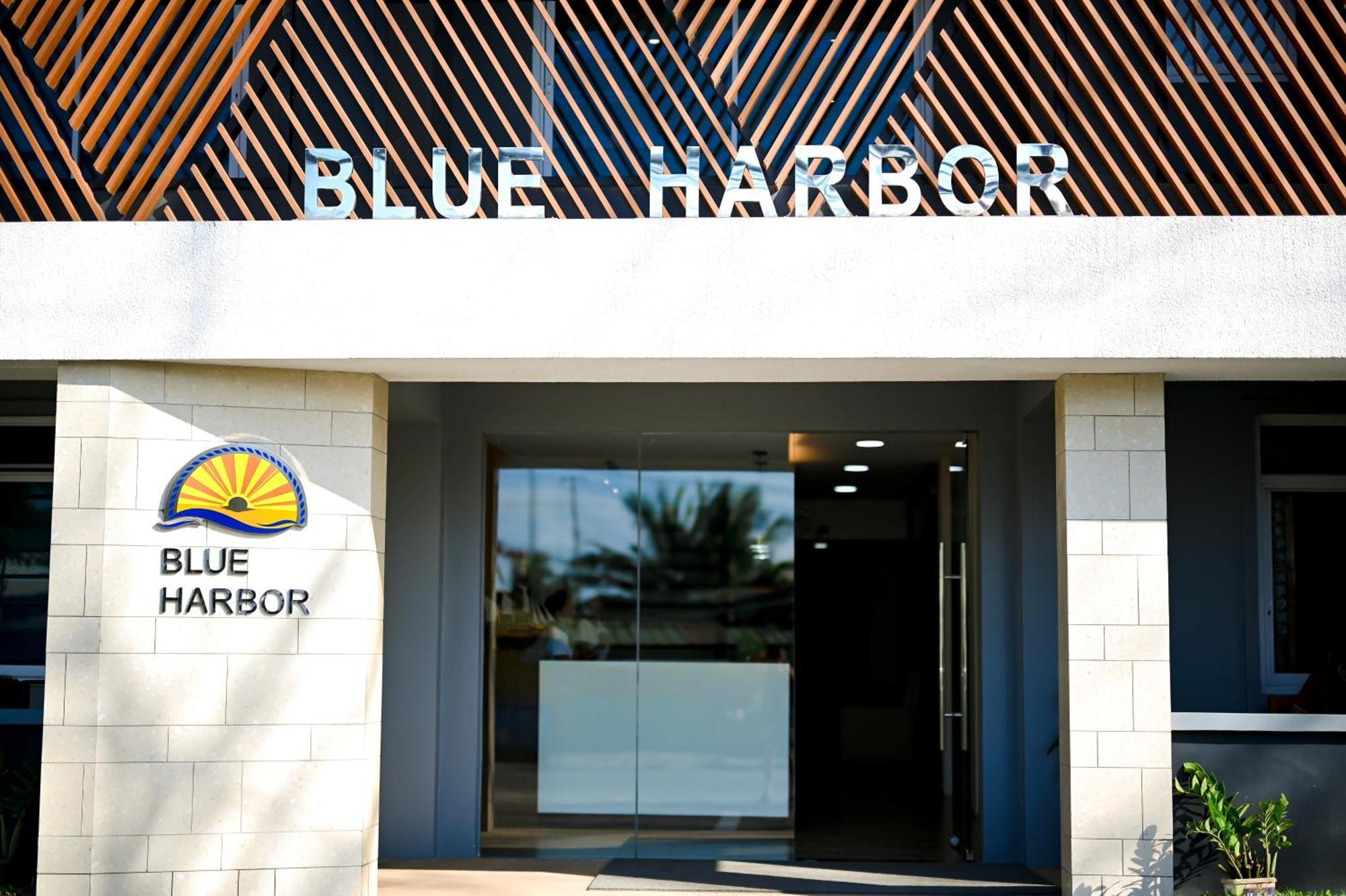 Blue Harbor Hotel Calapan Esterno foto